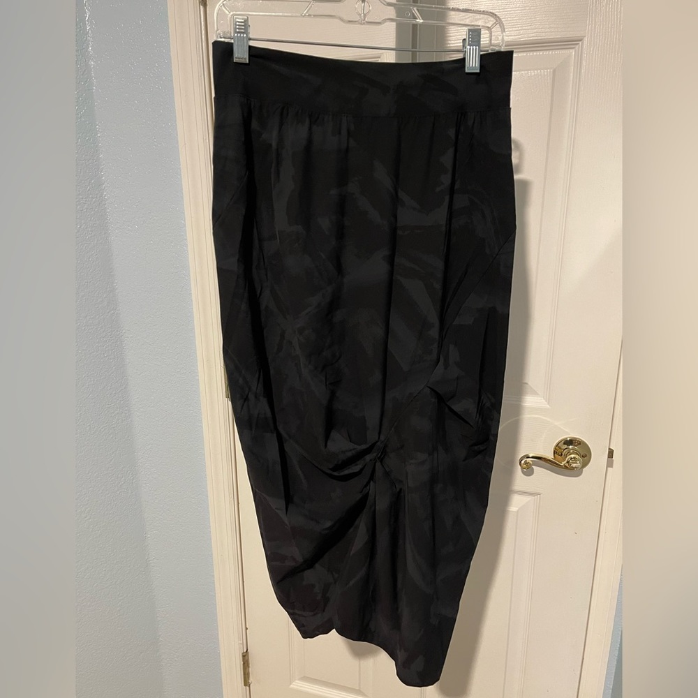 Porto skirt size 2 in jet jersey print
